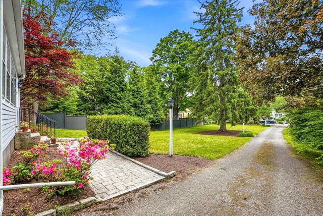 26 Leach Ln, Natick, MA 01760