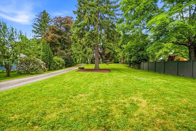 26 Leach Ln, Natick, MA 01760