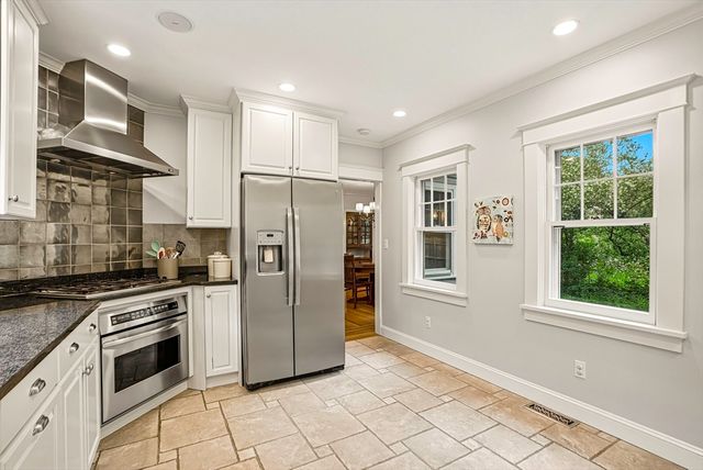 26 Leach Ln, Natick, MA 01760