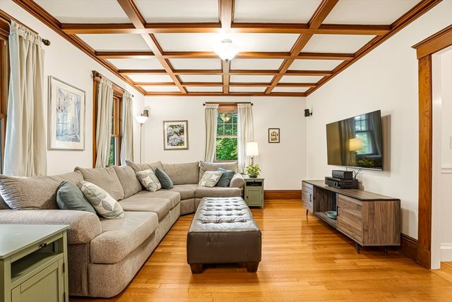 26 Leach Ln, Natick, MA 01760