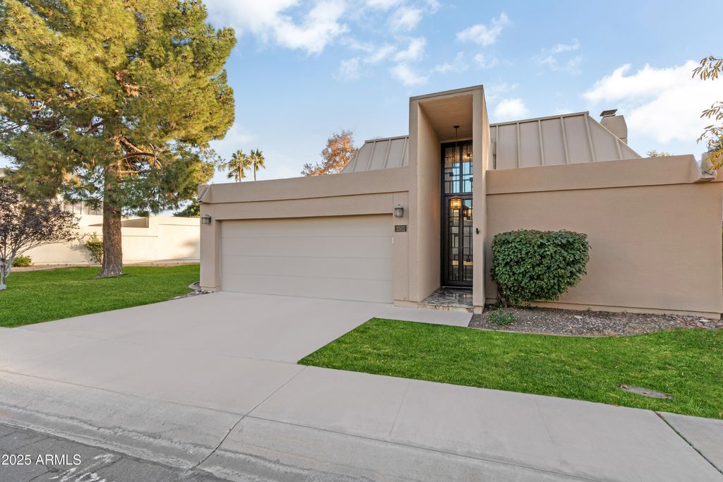 2511 E OREGON Avenue, Phoenix, AZ 85016