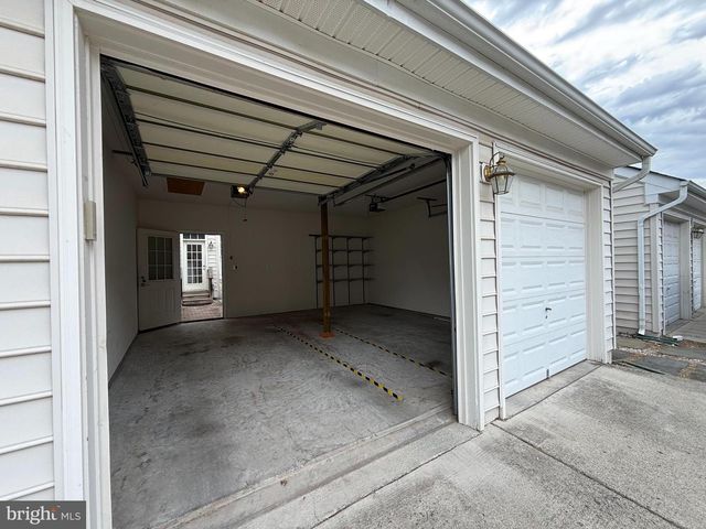 22949 FANSHAW SQ, Brambleton, VA 20148