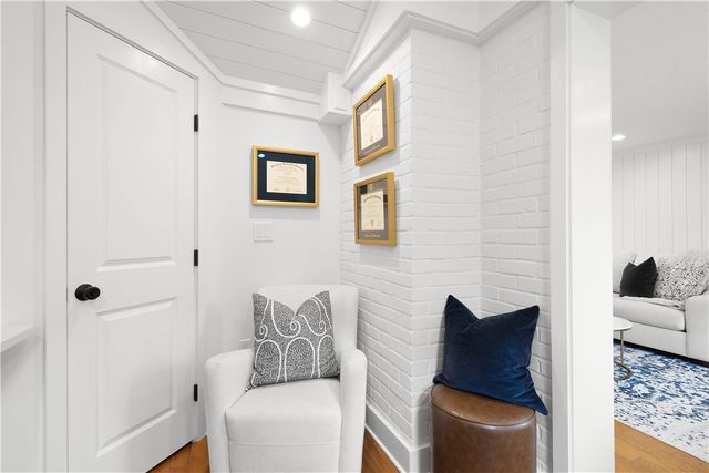 104 Seneca Dr, Mt Lebanon, PA 15228