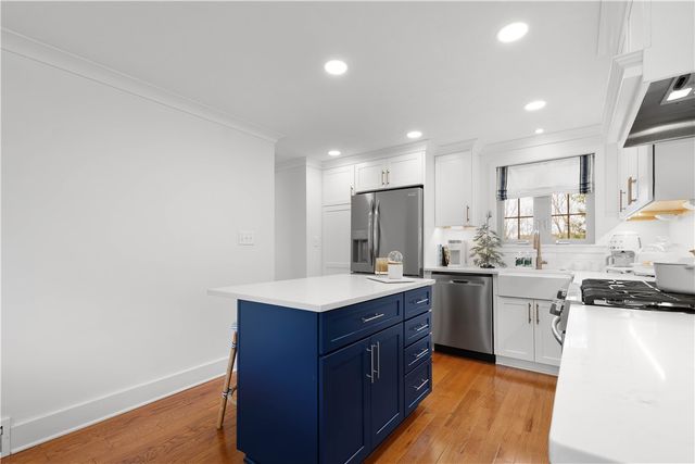 104 Seneca Dr, Mt Lebanon, PA 15228