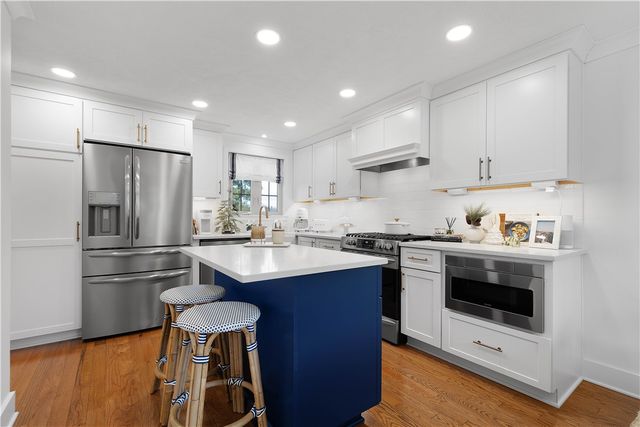 104 Seneca Dr, Mt Lebanon, PA 15228