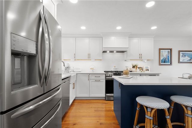 104 Seneca Dr, Mt Lebanon, PA 15228