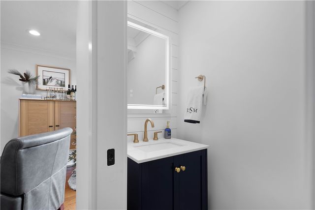 104 Seneca Dr, Mt Lebanon, PA 15228