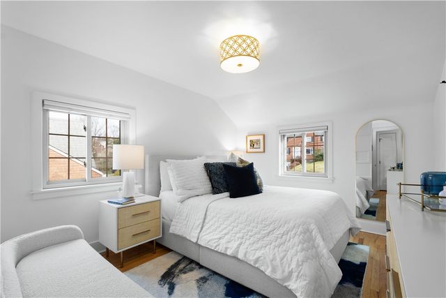 104 Seneca Dr, Mt Lebanon, PA 15228