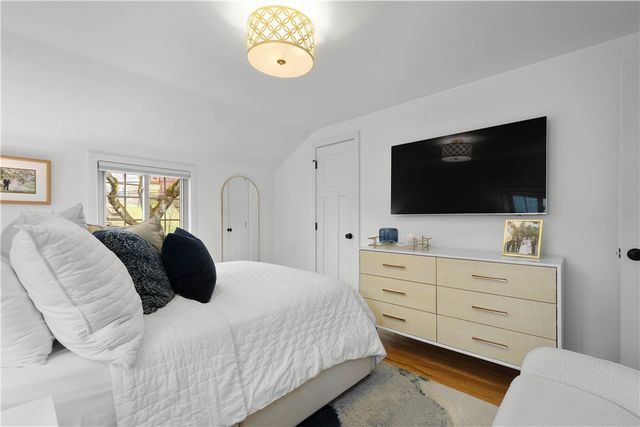 104 Seneca Dr, Mt Lebanon, PA 15228