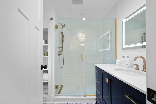 104 Seneca Dr, Mt Lebanon, PA 15228