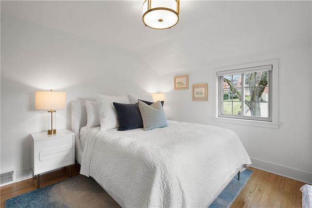 104 Seneca Dr, Mt Lebanon, PA 15228