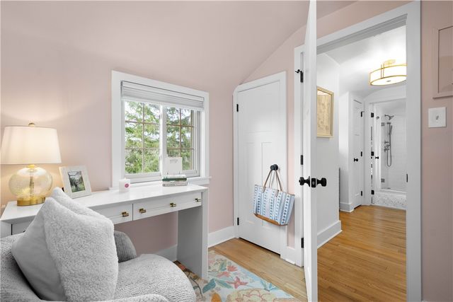 104 Seneca Dr, Mt Lebanon, PA 15228