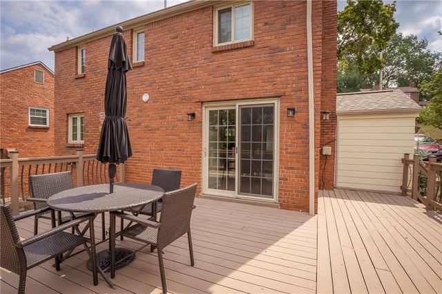 104 Seneca Dr, Mt Lebanon, PA 15228