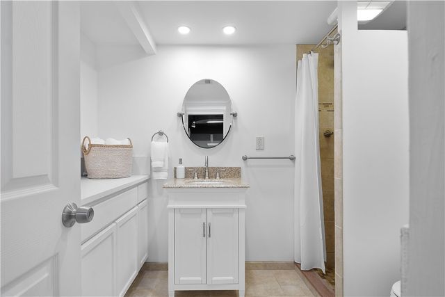 104 Seneca Dr, Mt Lebanon, PA 15228