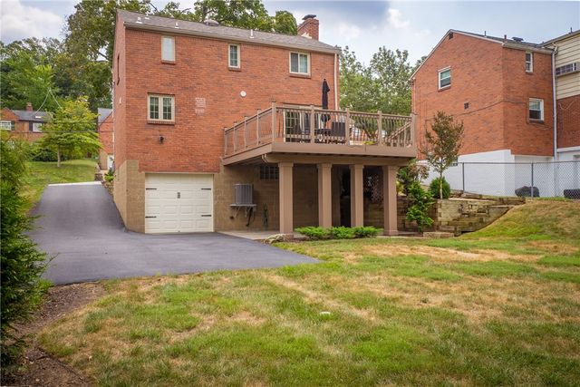 104 Seneca Dr, Mt Lebanon, PA 15228