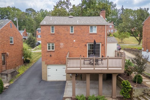 104 Seneca Dr, Mt Lebanon, PA 15228