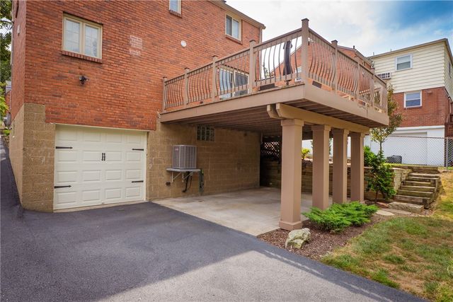 104 Seneca Dr, Mt Lebanon, PA 15228