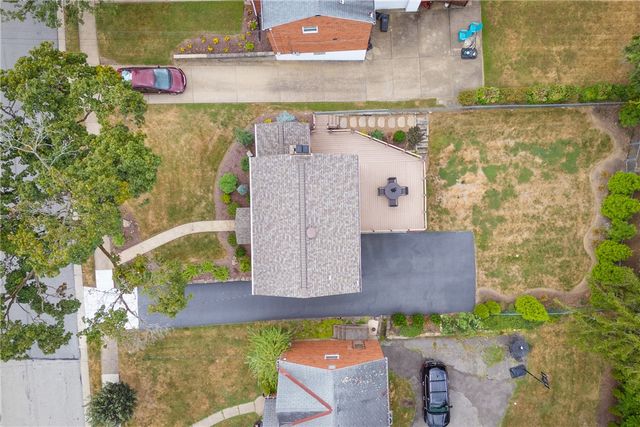 104 Seneca Dr, Mt Lebanon, PA 15228