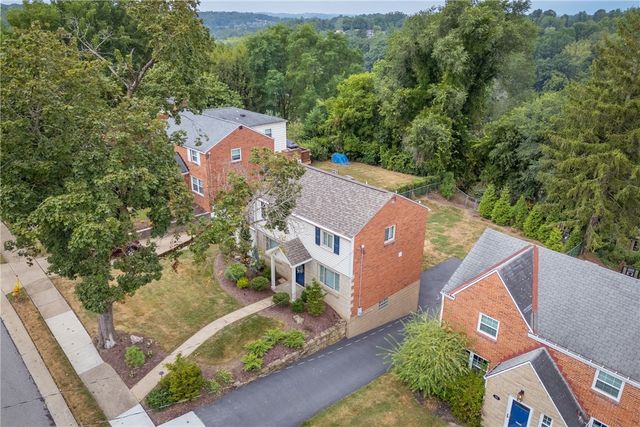 104 Seneca Dr, Mt Lebanon, PA 15228