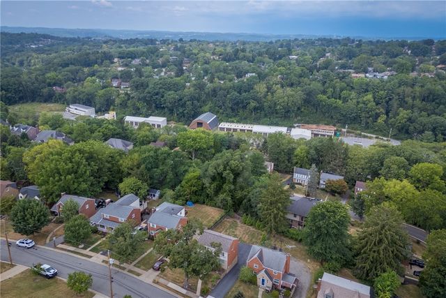 104 Seneca Dr, Mt Lebanon, PA 15228