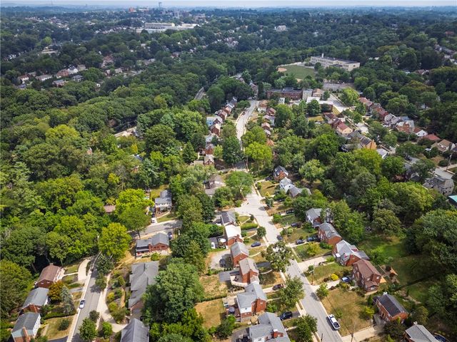 104 Seneca Dr, Mt Lebanon, PA 15228