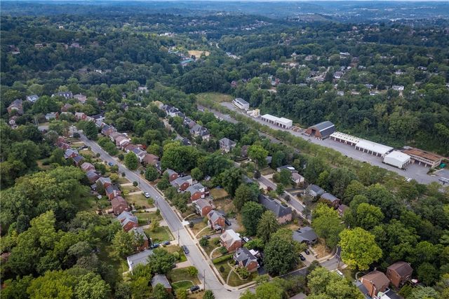 104 Seneca Dr, Mt Lebanon, PA 15228