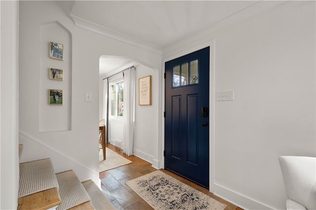 104 Seneca Dr, Mt Lebanon, PA 15228