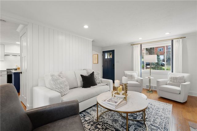 104 Seneca Dr, Mt Lebanon, PA 15228