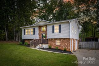 2338 Honeysuckle Place, Lenoir, NC 28645