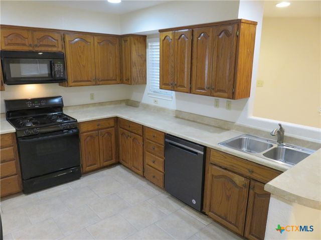 900 Boenig Street, Seguin, TX 78155