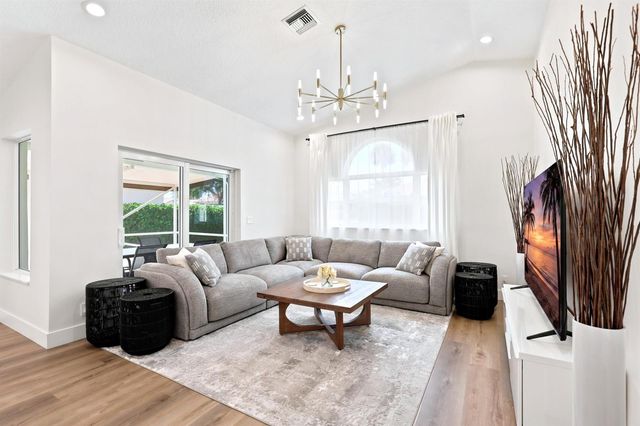 5212 Bodega Place, Delray Beach, FL 33484