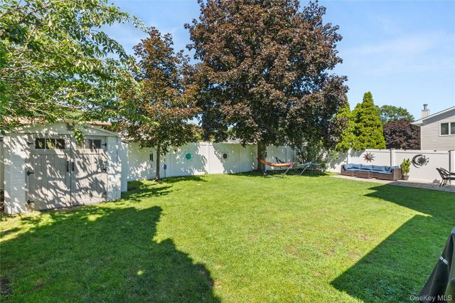 172 11th Avenue, Holtsville, NY 11742