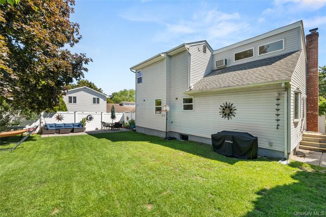 172 11th Avenue, Holtsville, NY 11742