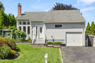 172 11th Avenue, Holtsville, NY 11742