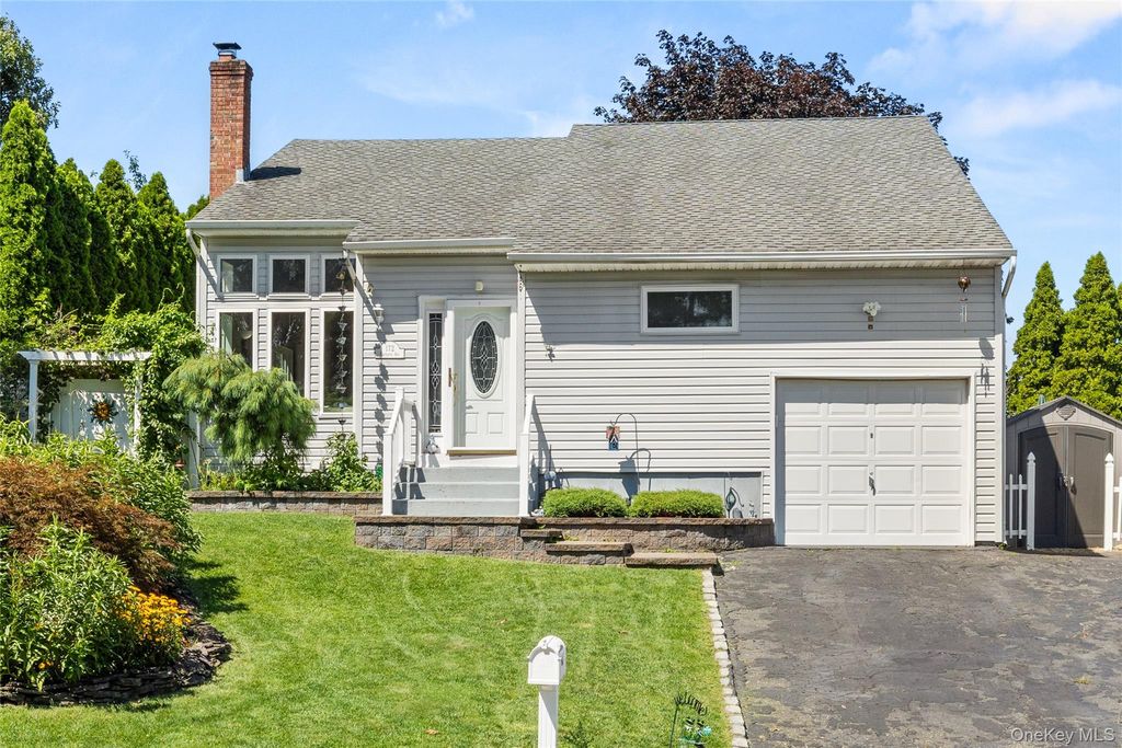172 11th Avenue, Holtsville, NY 11742