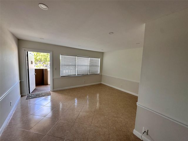 9101 Sunrise Lakes Blvd 203, Sunrise, FL 33322