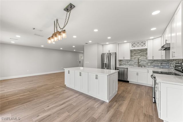 1890 Bald Eagle DR 400B, Naples, FL 34105