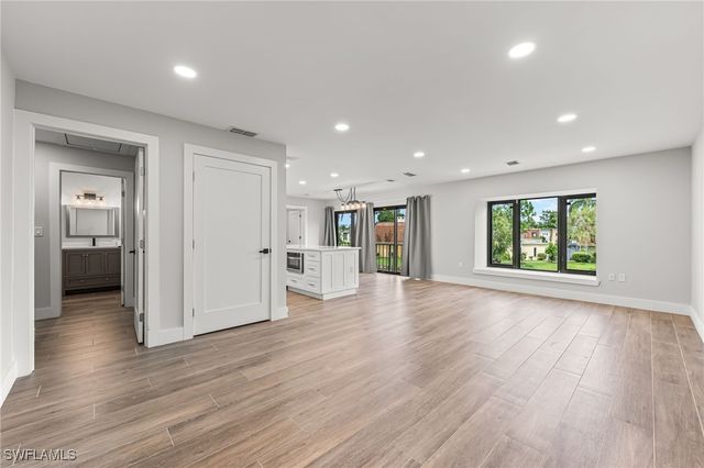 1890 Bald Eagle DR 400B, Naples, FL 34105