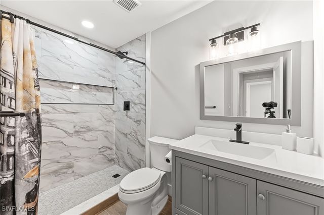 1890 Bald Eagle DR 400B, Naples, FL 34105