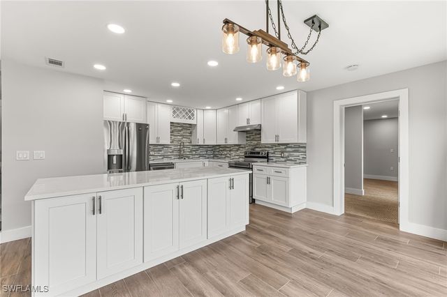 1890 Bald Eagle DR 400B, Naples, FL 34105