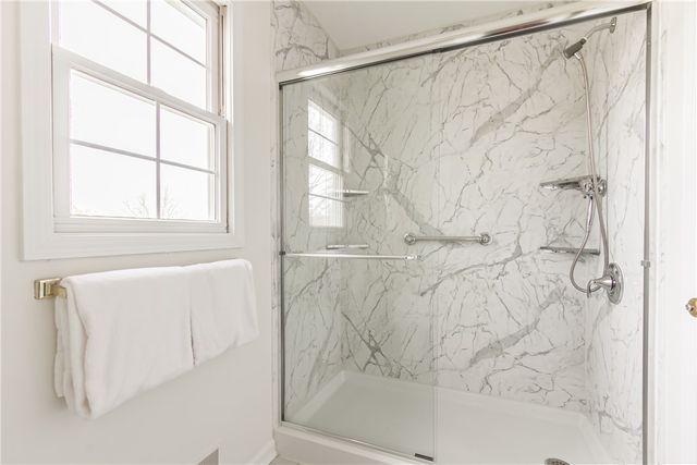 60 Eaglewood Circle, Pittsford, NY 14534