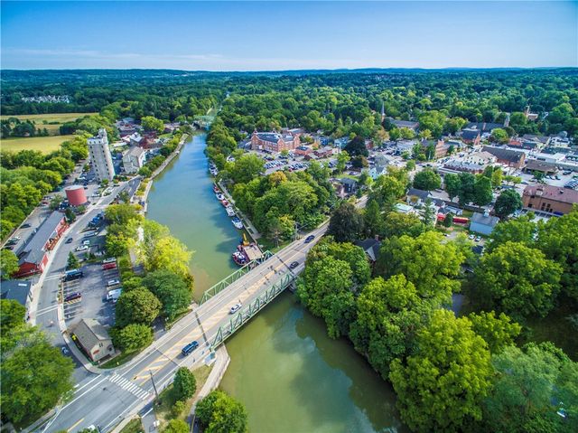 60 Eaglewood Circle, Pittsford, NY 14534