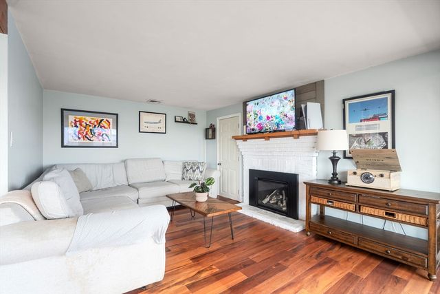 61 Edgewater Dr, Quincy, MA 02169