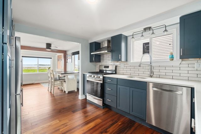 61 Edgewater Dr, Quincy, MA 02169