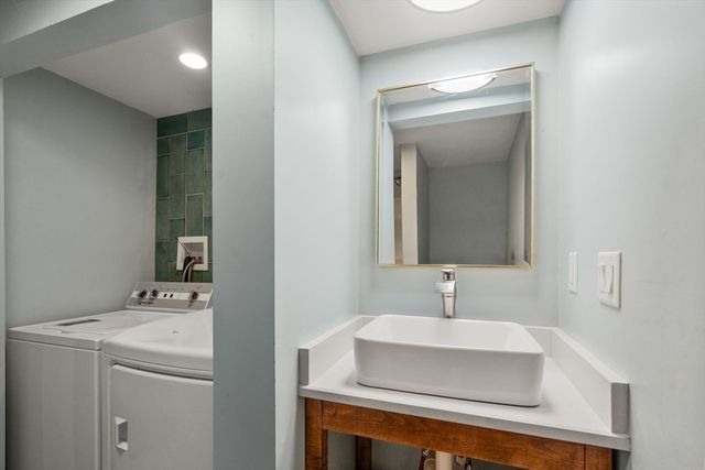 61 Edgewater Dr, Quincy, MA 02169