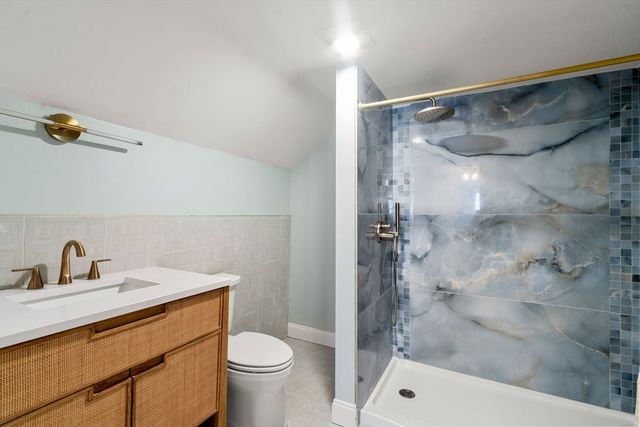 61 Edgewater Dr, Quincy, MA 02169