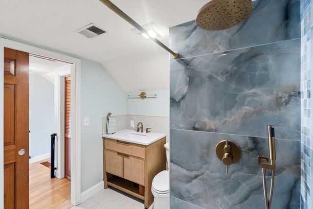 61 Edgewater Dr, Quincy, MA 02169