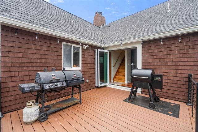 61 Edgewater Dr, Quincy, MA 02169