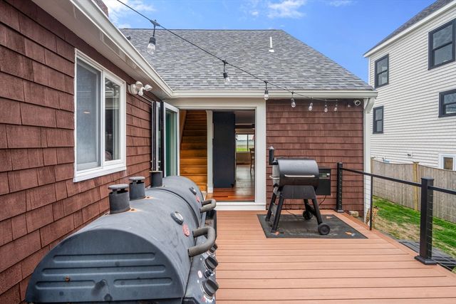 61 Edgewater Dr, Quincy, MA 02169