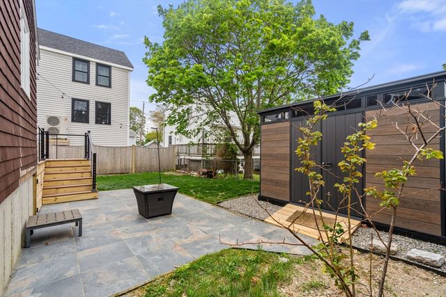 61 Edgewater Dr, Quincy, MA 02169